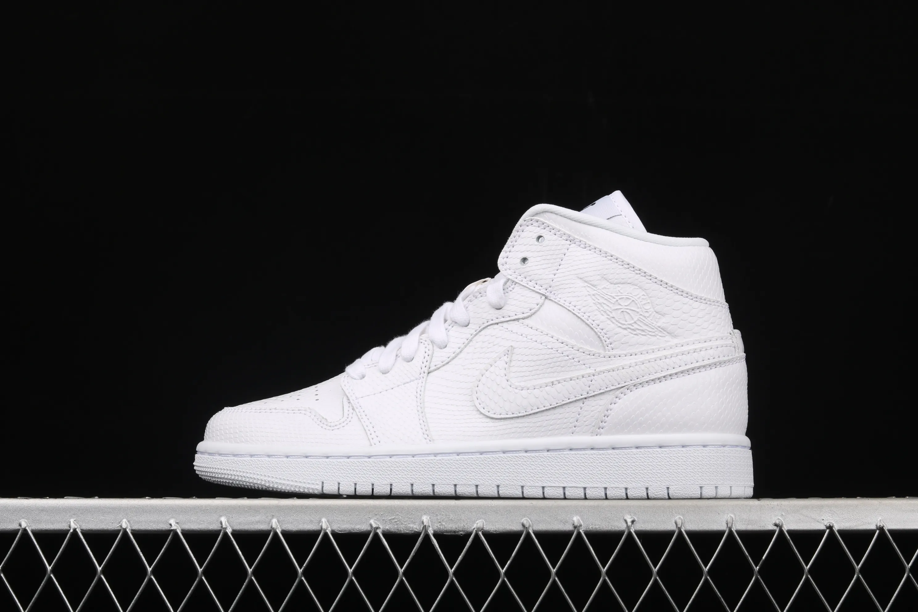 All categories Air Jordan Jordan series basketball shoes Air Jordan 1 Mid Air Jordan 1 Mid AJ1 Joe 1 snake pattern white mid-top basketball shoes series BQ6472-110